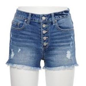 NWT Indigo Rein Juniors 3 in. Distressed Button Denim Shorts